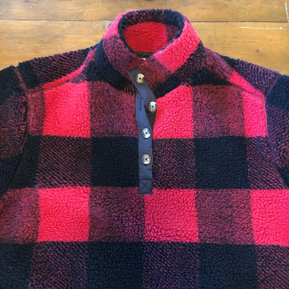 American Eagle Women's Red + BLK Check Pullover XS